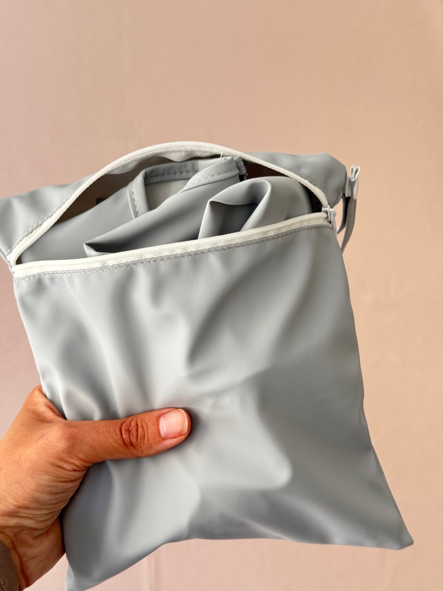 ΣΑΛΙΑΡΑ ΜΕ ΜΑΚΡΙΑ ΜΑΝΙΚΑ