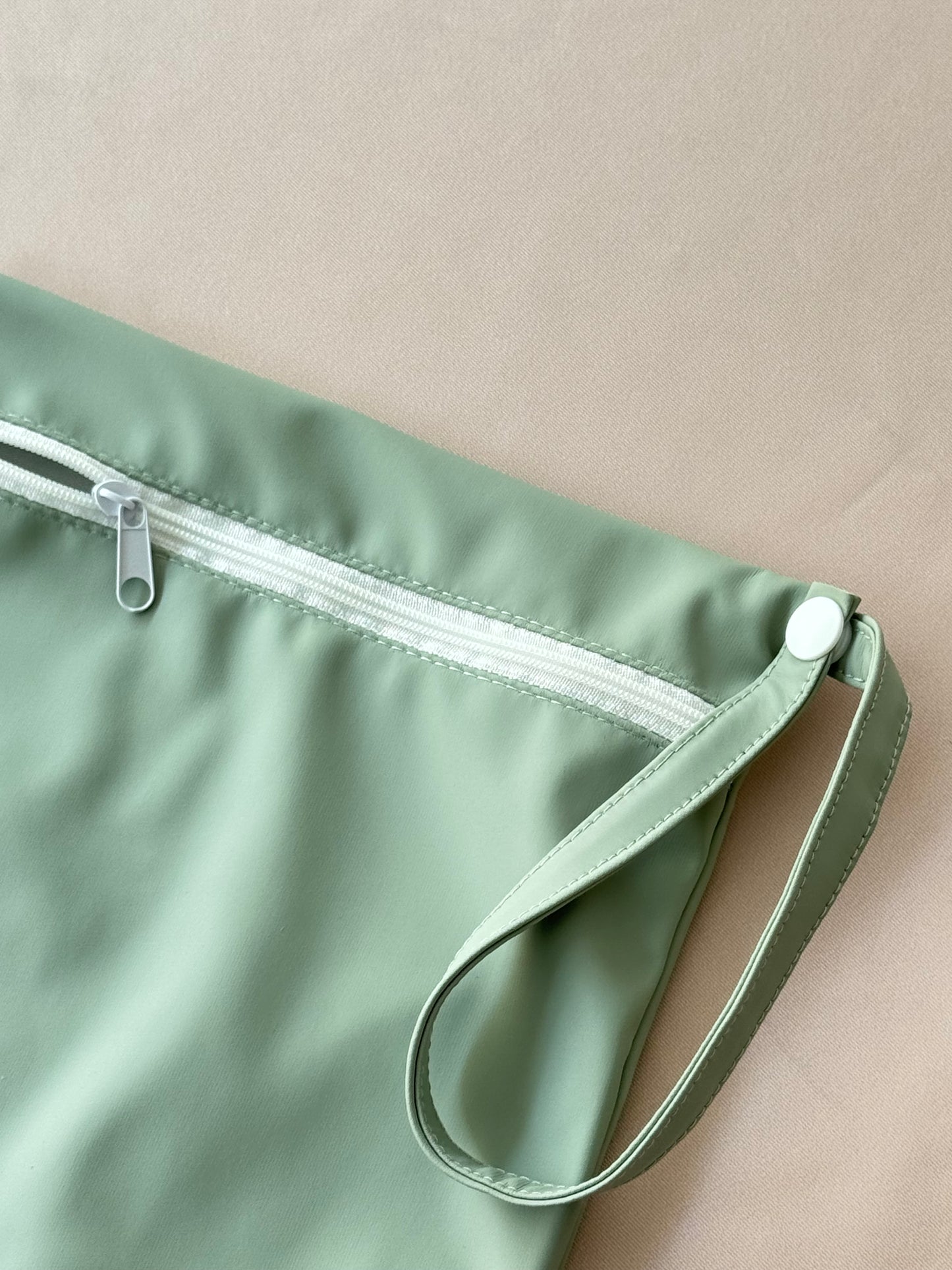 ΣΑΛΙΑΡΑ ΜΕ ΜΑΚΡΙΑ ΜΑΝΙΚΑ