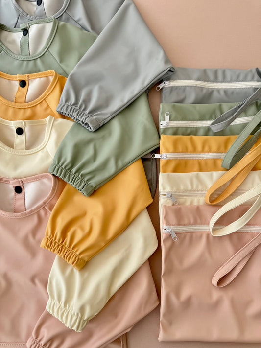 APRON BIB WITH LONG SLEEVES + storage zip bag NEW